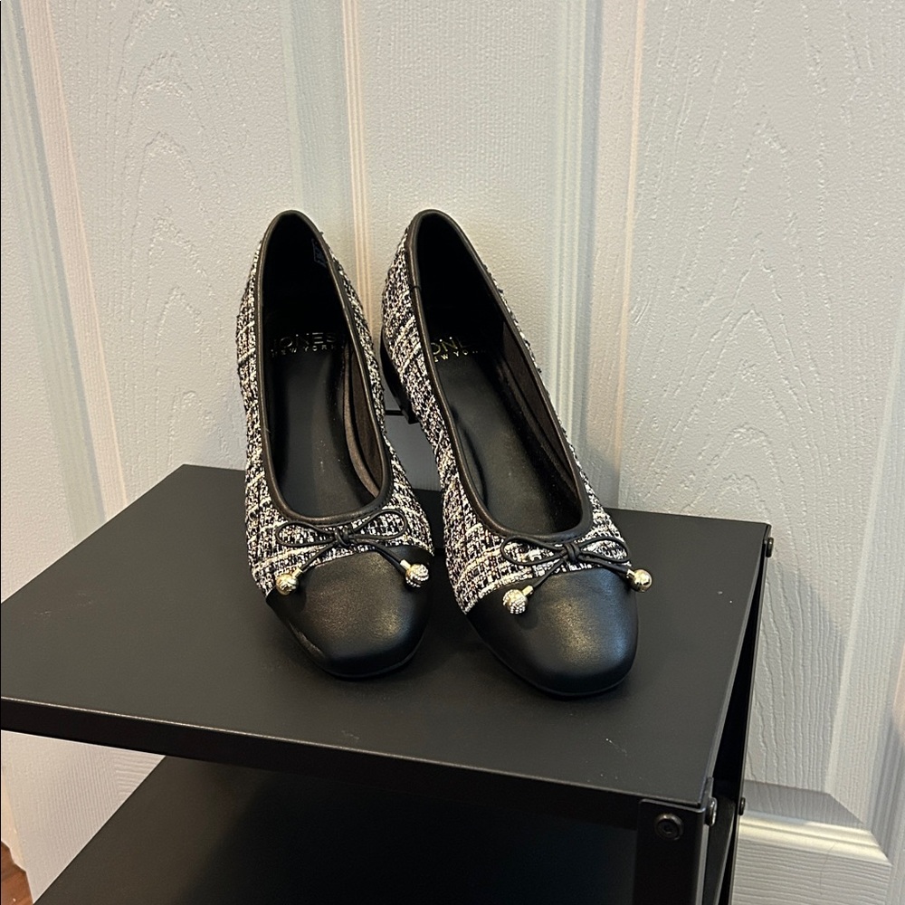 Jones New York Black and White Women's Flats